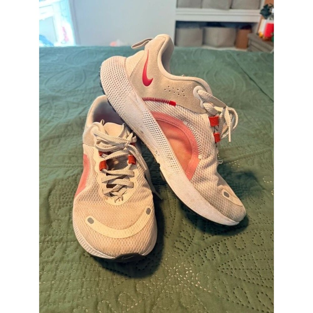 Nike women running shoe